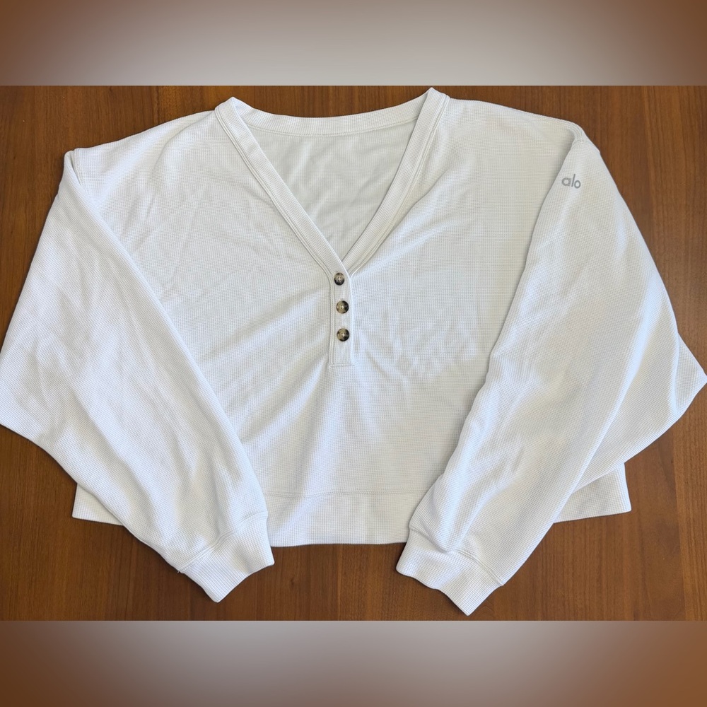 ALO Yoga Micro Waffle Pleasant Cropped Henley Top in Ivory, Size Medium